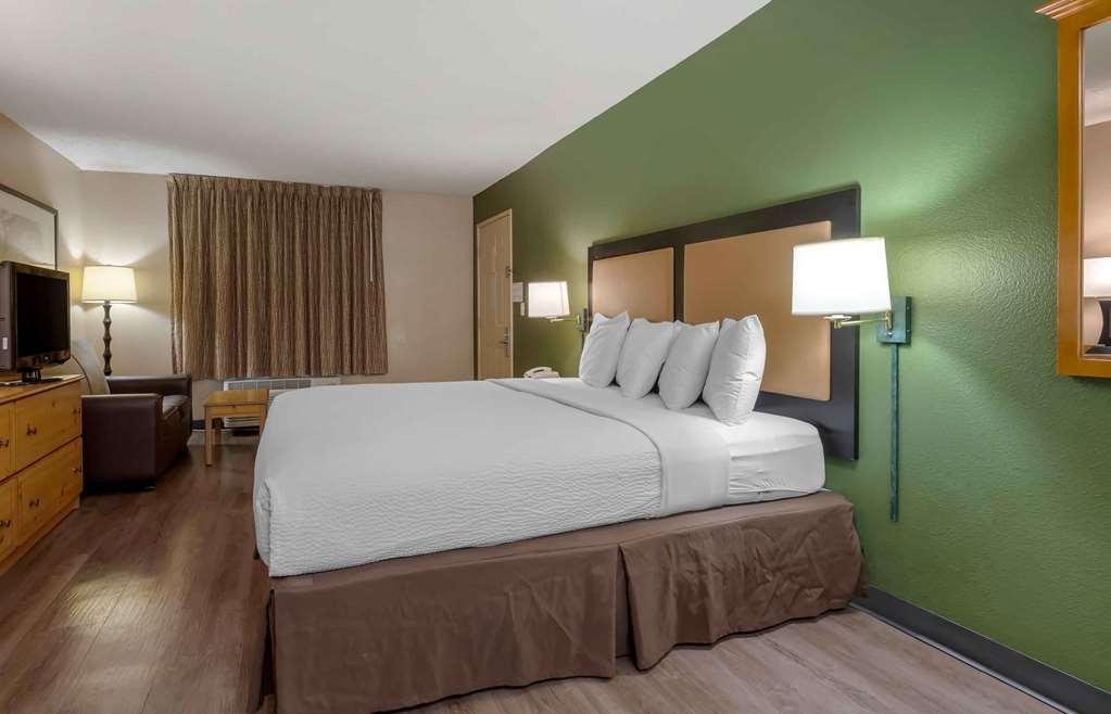 Extended Stay America Suites - Clearwater - Carillon Park Room photo